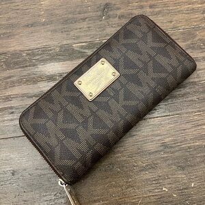 Michael Kors Leather wallet